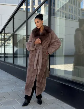Длинная шуба из норки с воротником из меха куницы - цвет пыльная роза