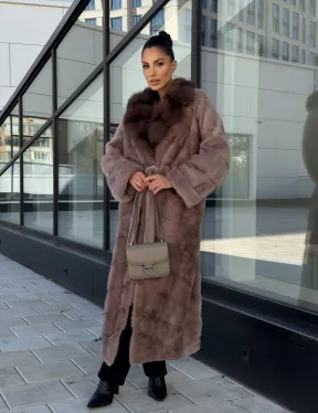 Длинная шуба из норки с воротником из меха куницы - цвет пыльная роза