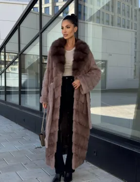 Длинная шуба из норки с воротником из меха куницы - цвет пыльная роза