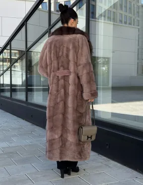 Длинная шуба из норки с воротником из меха куницы - цвет пыльная роза