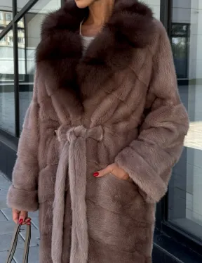 Длинная шуба из норки с воротником из меха куницы - цвет пыльная роза