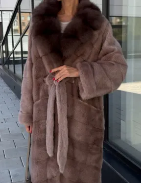 Длинная шуба из норки с воротником из меха куницы - цвет пыльная роза