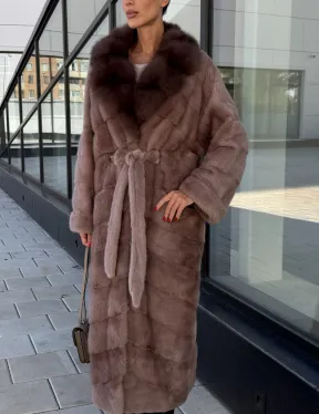 Длинная шуба из норки с воротником из меха куницы - цвет пыльная роза