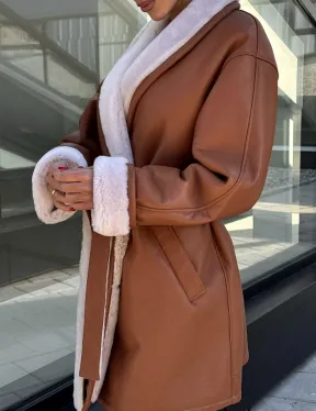 Женская дублёнка на запах с поясом - цвет кэмел