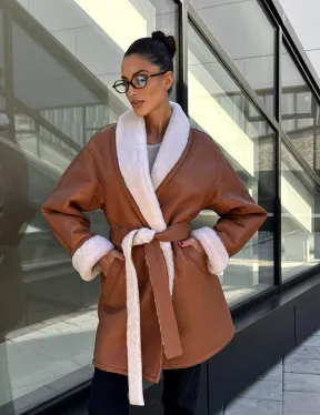 Женская дублёнка на запах с поясом - цвет кэмел