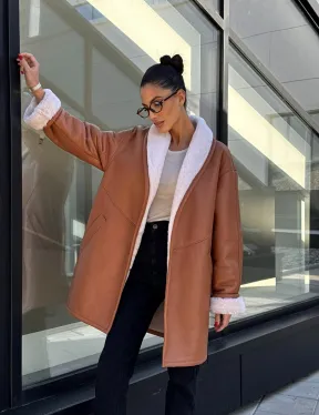 Женская дублёнка на запах с поясом - цвет кэмел