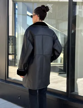 Черная женская дубленка на запах с поясом