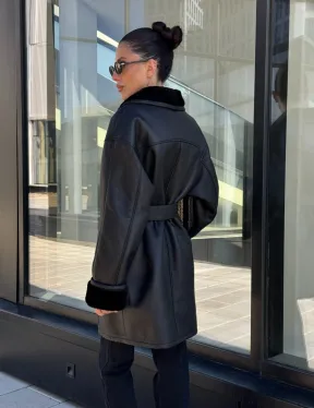 Черная женская дубленка на запах с поясом