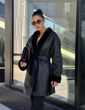 Черная женская дубленка на запах с поясом