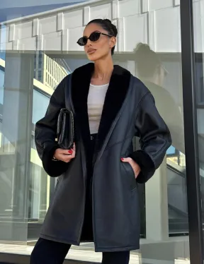 Черная женская дубленка на запах с поясом