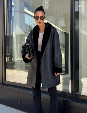 Черная женская дубленка на запах с поясом