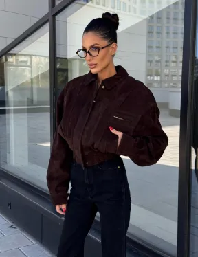 Женская короткая натуральная замшевая куртка - цвет коричневый