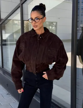 Женская короткая натуральная замшевая куртка - цвет коричневый