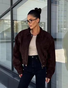 Женская короткая натуральная замшевая куртка - цвет коричневый