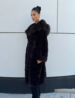Шуба норковая с капюшоном из меха куница - цвет уголь