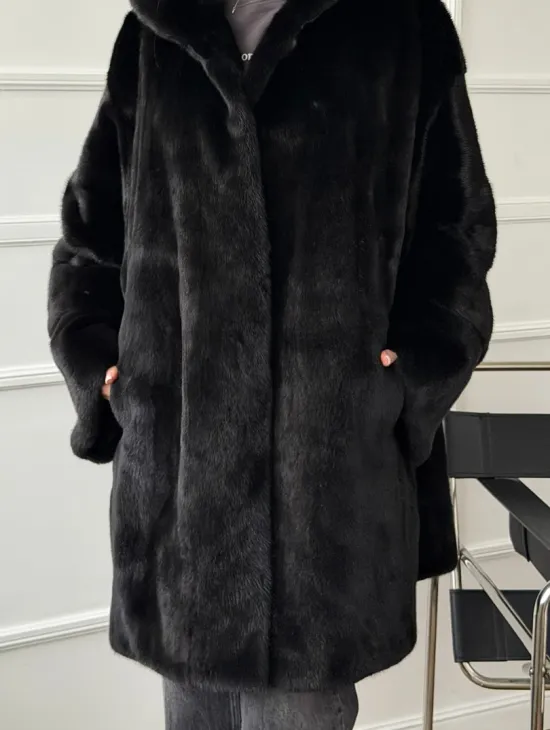 Шуба натуральная женская из норки Blackglama с капюшоном