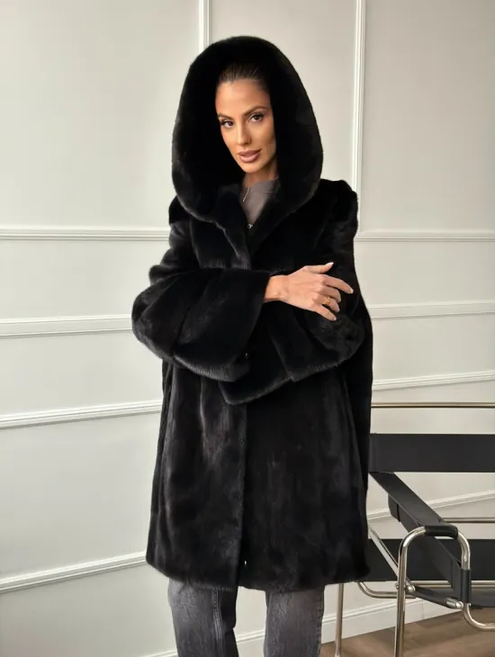 Шуба натуральная женская из норки Blackglama с капюшоном