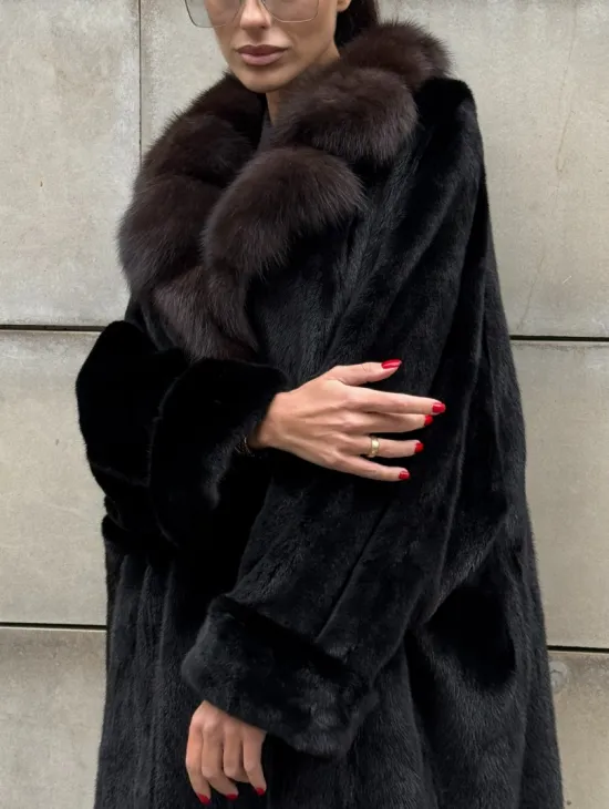 Манто New Elegance из норки Saga Furs с воротником из меха соболя