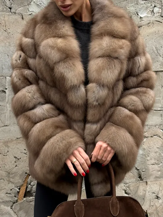 Полушубок из меха куницы пастель английский воротник