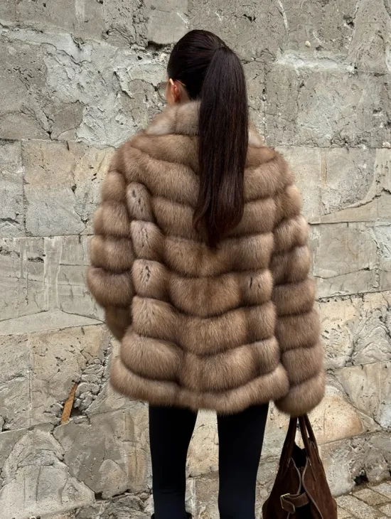 Полушубок из меха куницы пастель английский воротник