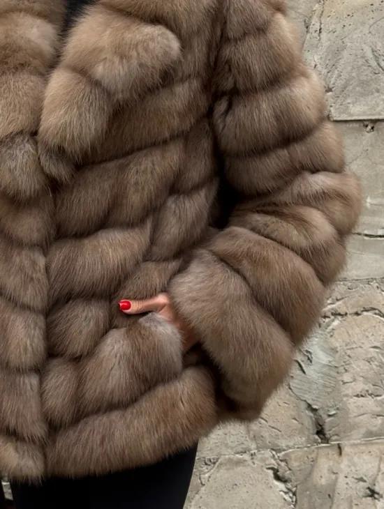 Полушубок из меха куницы пастель английский воротник