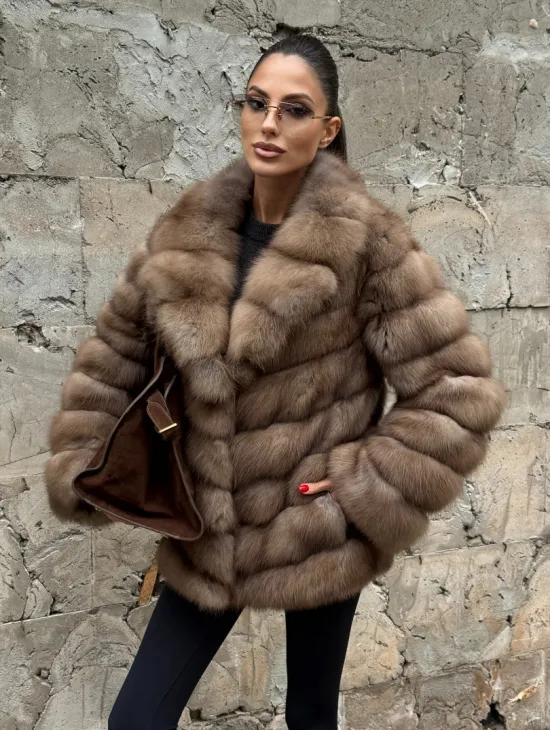 Полушубок из меха куницы пастель английский воротник