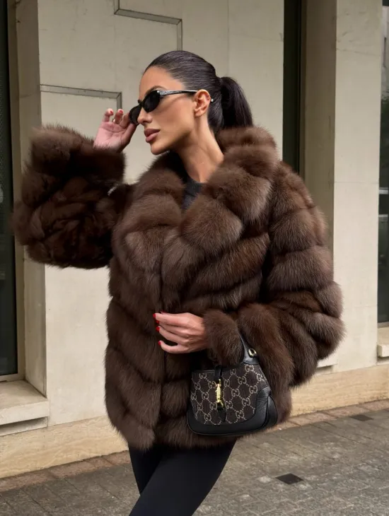 Шуба из меха куницы Dark с английским воротником