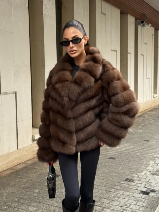 Шуба из меха куницы Dark с английским воротником