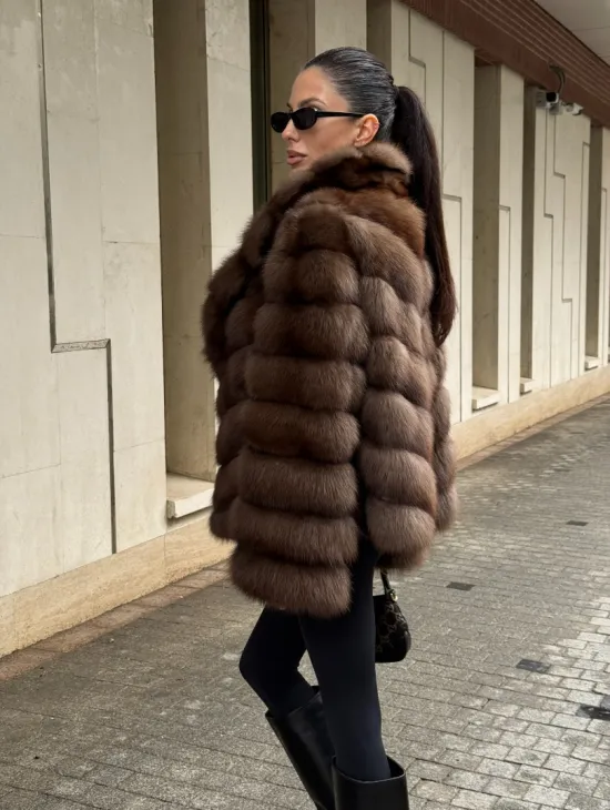Шуба из меха куницы Dark с английским воротником