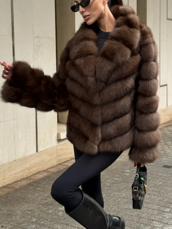 Шуба из меха куницы Dark с английским воротником