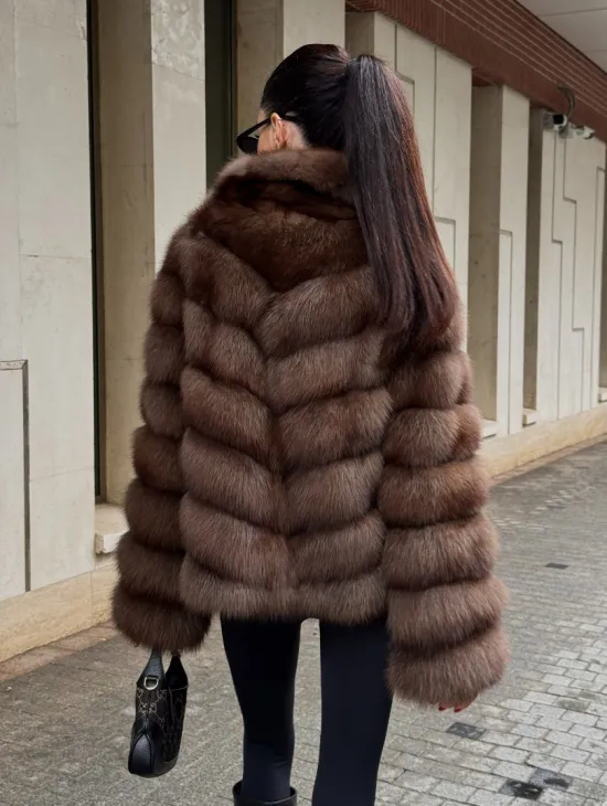 Шуба из меха куницы Dark с английским воротником