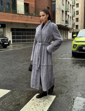 Шуба из голубой скандинавской норки без воротника с поясом “Fashion trend 2024-2025“