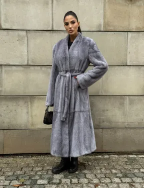 Шуба из голубой скандинавской норки без воротника с поясом “Fashion trend 2024-2025“