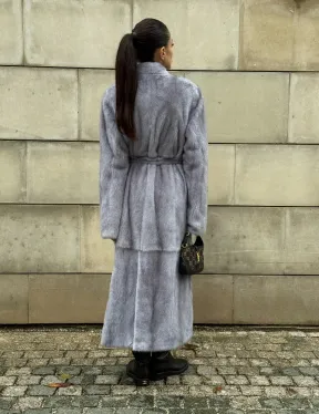 Шуба из голубой скандинавской норки без воротника с поясом “Fashion trend 2024-2025“