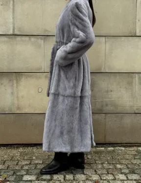 Шуба из голубой скандинавской норки без воротника с поясом “Fashion trend 2024-2025“