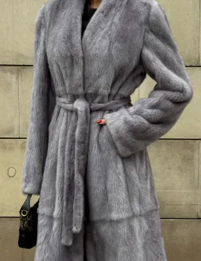 Шуба из голубой скандинавской норки без воротника с поясом “Fashion trend 2024-2025“