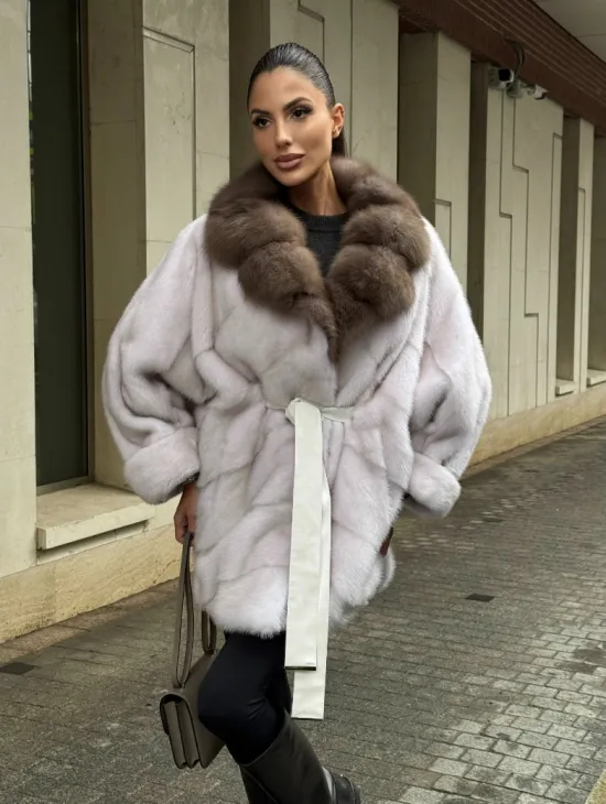 Шуба Oversize из норки с потайным поясом и английским воротником из меха куницы