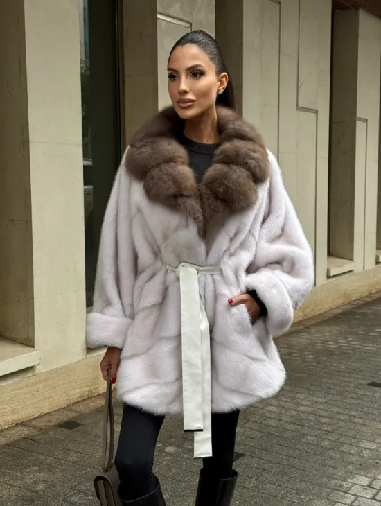 Шуба Oversize из норки с потайным поясом и английским воротником из меха куницы