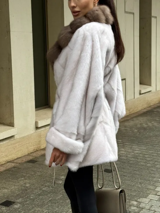 Шуба Oversize из норки с потайным поясом и английским воротником из меха куницы