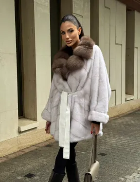 Шуба Oversize из норки с потайным поясом и английским воротником из меха куницы