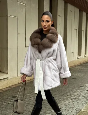 Шуба Oversize из норки с потайным поясом и английским воротником из меха куницы
