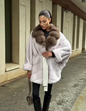 Шуба Oversize из норки с потайным поясом и английским воротником из меха куницы