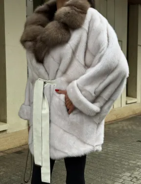 Шуба Oversize из норки с потайным поясом и английским воротником из меха куницы