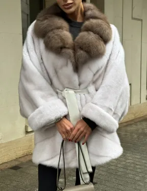 Шуба Oversize из норки с потайным поясом и английским воротником из меха куницы