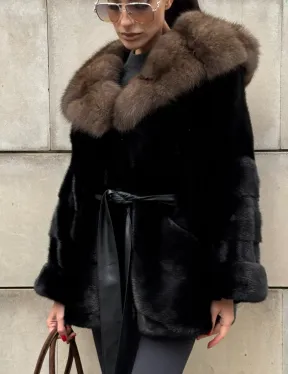 Шуба автоледи из норки Black с потайным поясом и капюшоном из меха куницы
