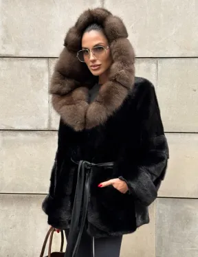 Шуба автоледи из норки Black с потайным поясом и капюшоном из меха куницы