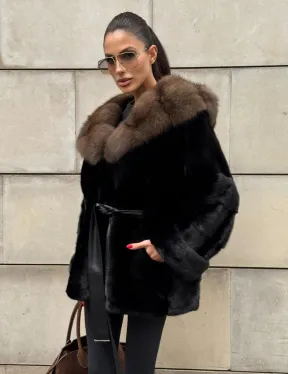 Шуба автоледи из норки Black с потайным поясом и капюшоном из меха куницы