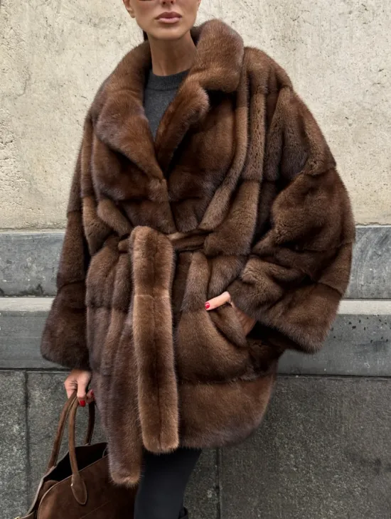 Полушубок из меха норки Brown Velvet, английский воротник фасон - летучая мышь