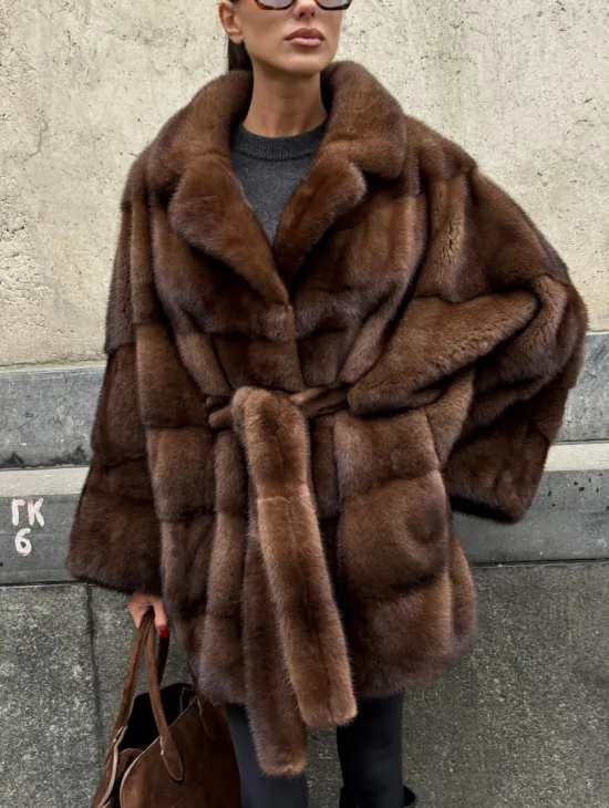 Полушубок из меха норки Brown Velvet, английский воротник фасон - летучая мышь