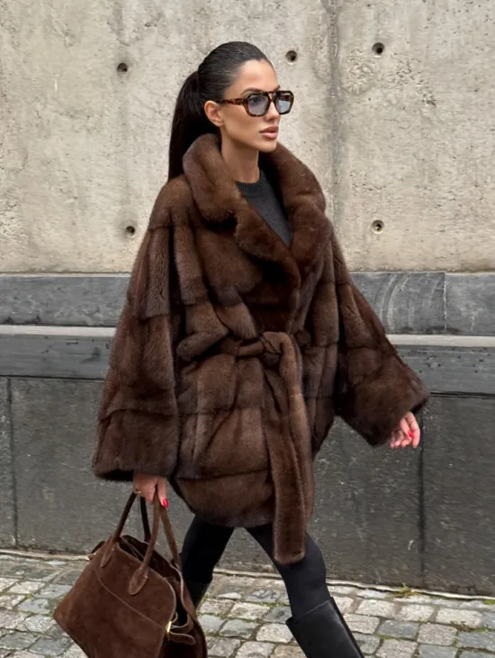 Полушубок из меха норки Brown Velvet, английский воротник фасон - летучая мышь